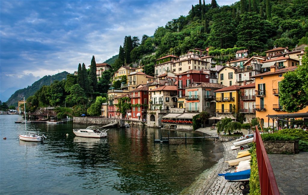 Lake como beautiful lakes in Italy