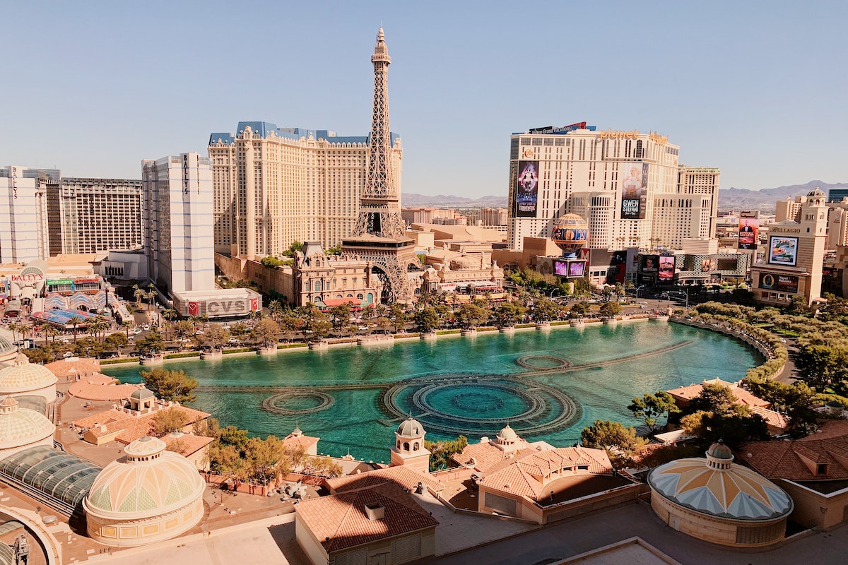 Buildings and fountain in LAs Vegas.